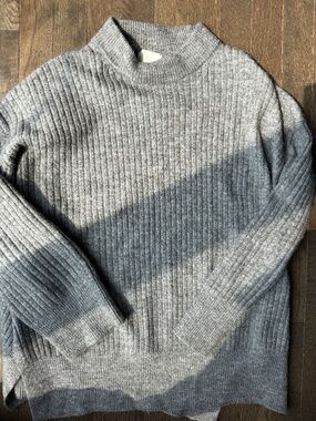 H&M grey sweater size XS